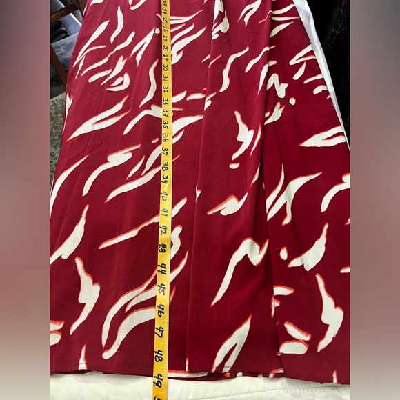 DONNA MORGAN Deep red abstract print open back maxi‎ dress size 4. - Picture 16 of 16